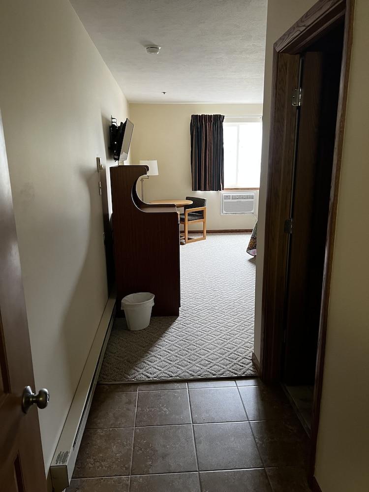 Budget Host Inn & Suites photo 7