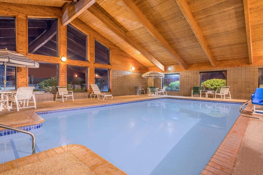 AmericInn by Wyndham Little Falls photo 14