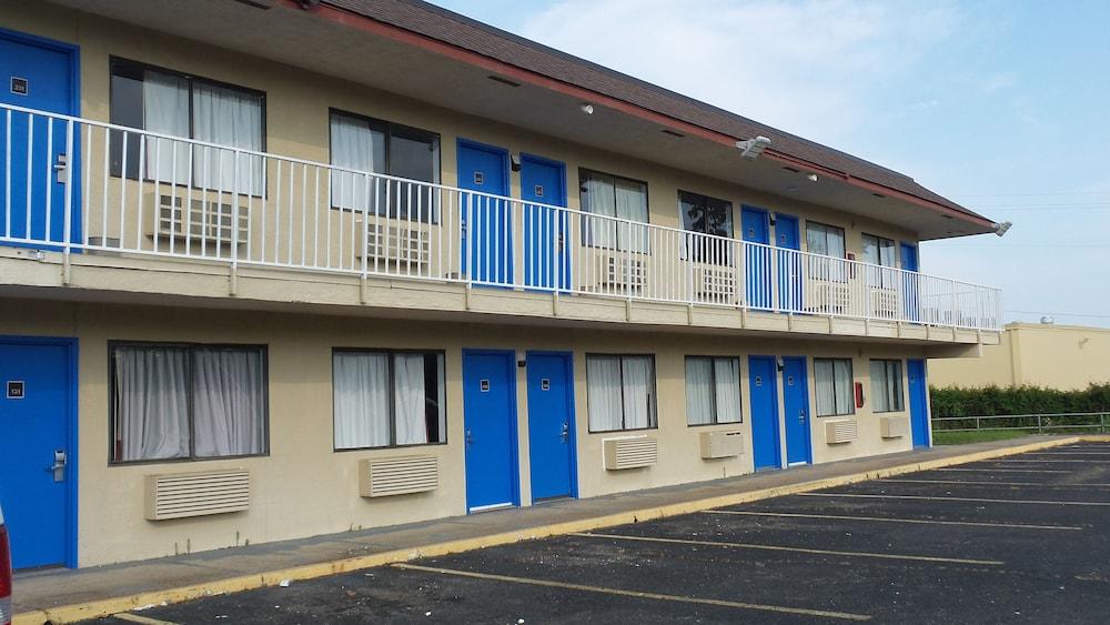 Budget Inn Alexandria photo 11