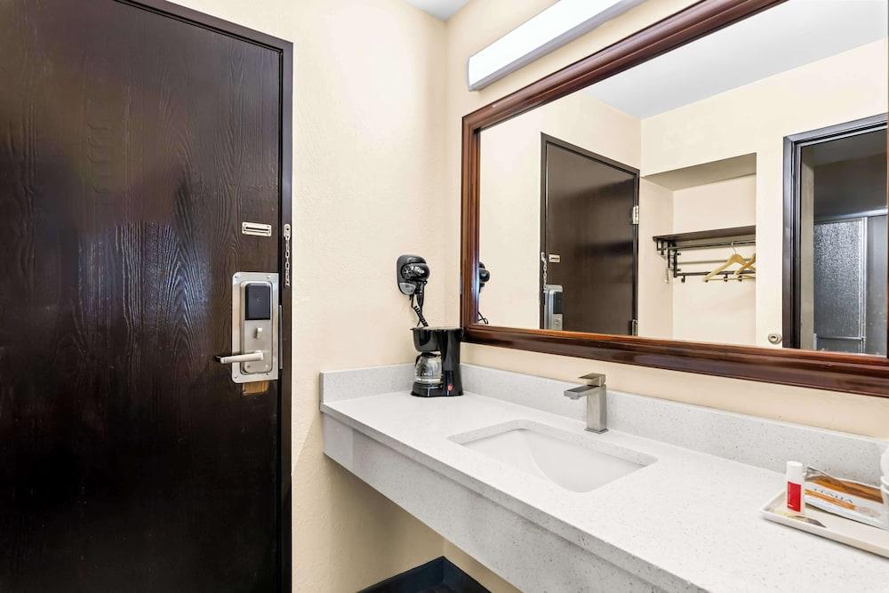 Americas Best Value Inn McMinnville photo 7