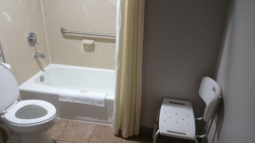 Quality Inn & Suites Stuttgart North photo 40