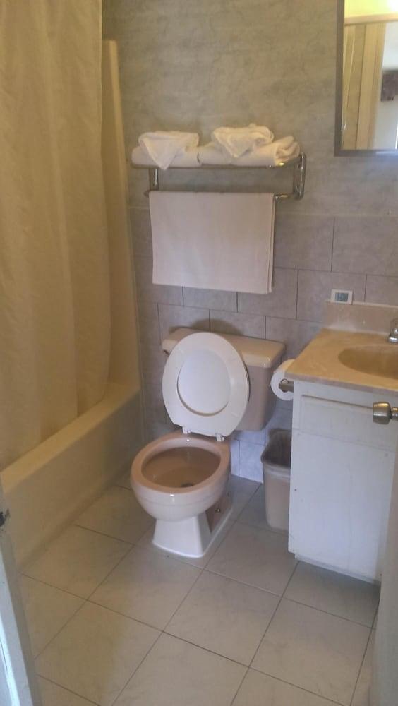 Branford Motel photo 29