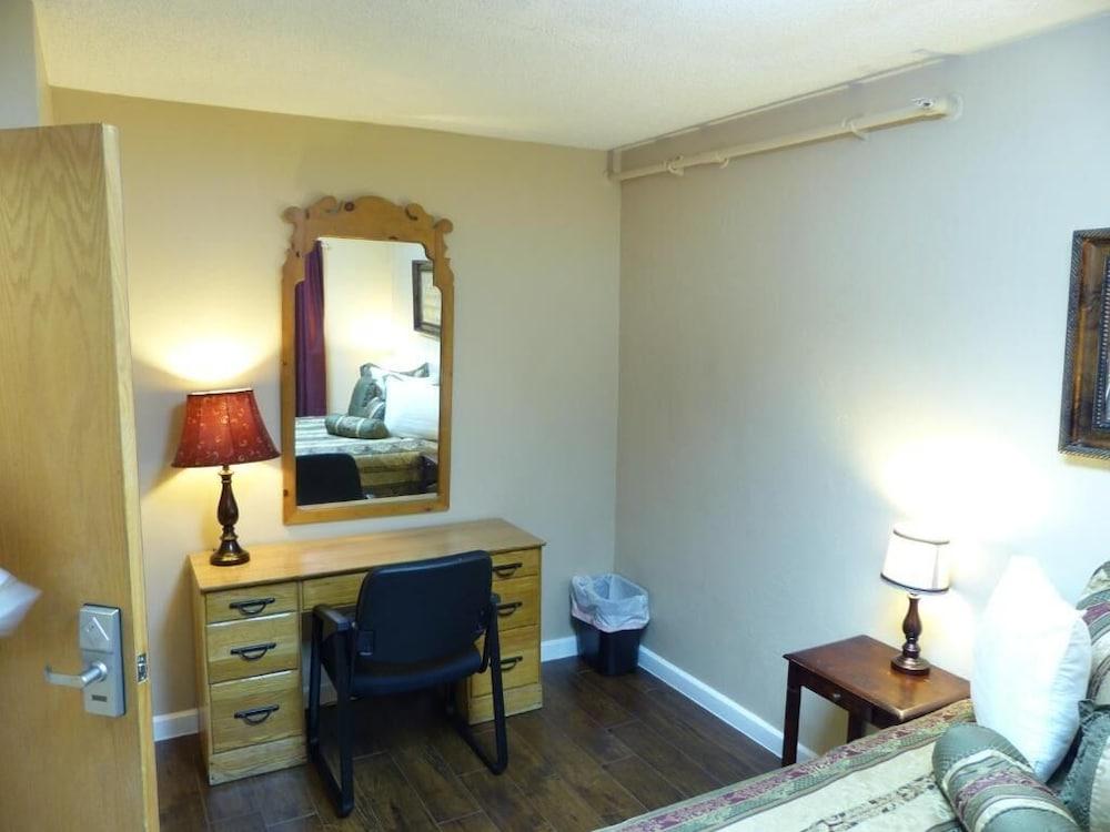 Bent Prop Inn & Hostel Downtown photo 17