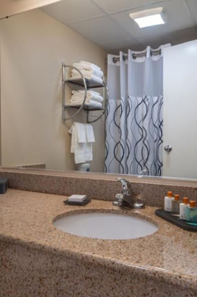 The Breakers Hotel & Suites photo 64