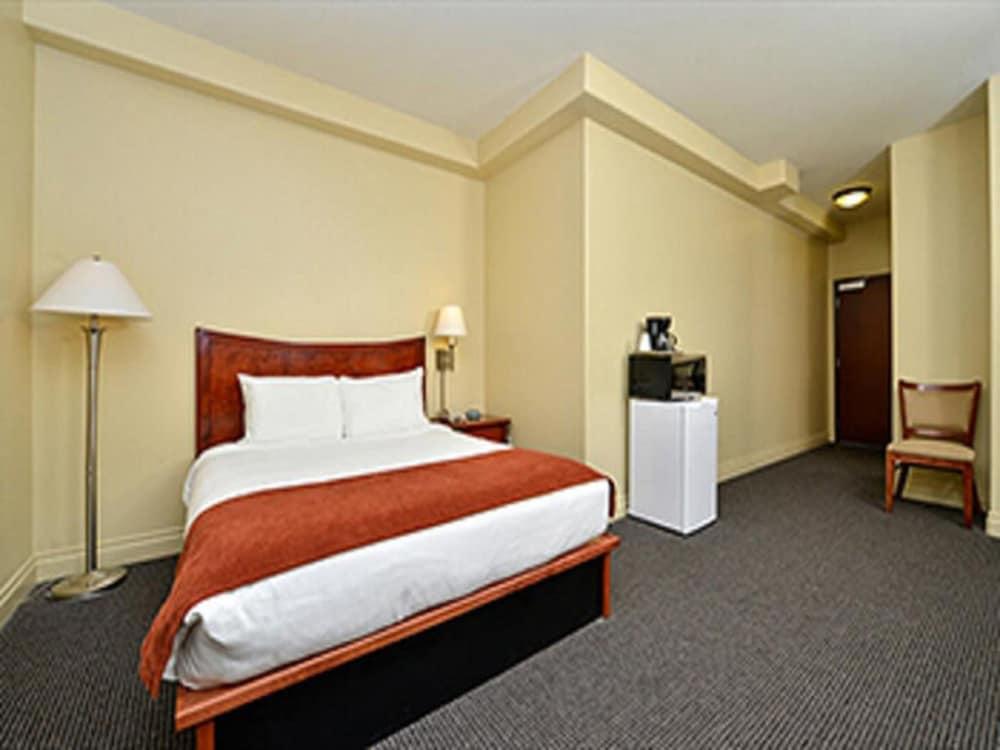 Blue Spruce Inn photo 13