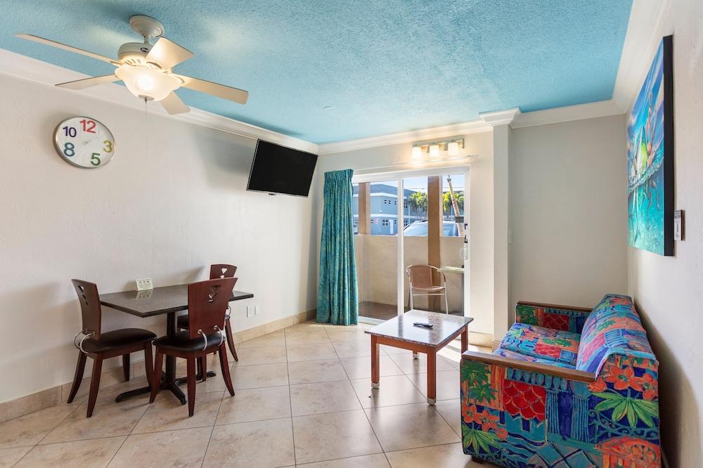 Bay Palms Waterfront Resort - Hotel and Marina photo 57