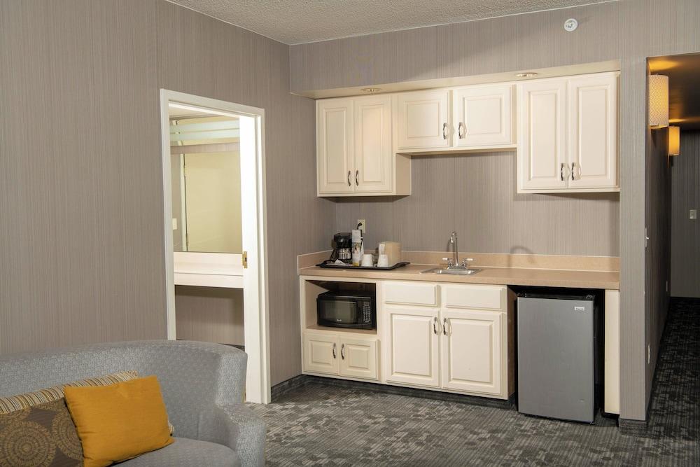 Courtyard by Marriott Erie photo 15