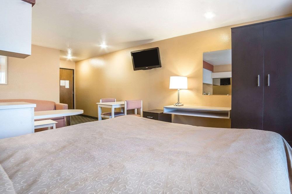 Quality Inn & Suites Elko photo 29