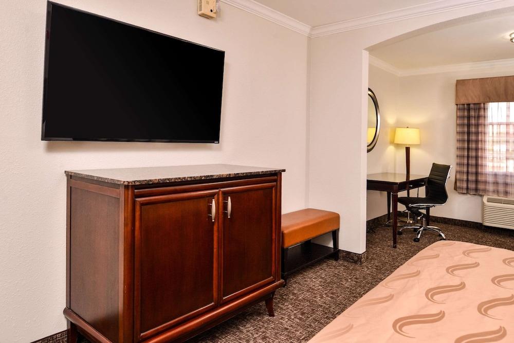 Quality Inn & Suites Beaumont photo 24