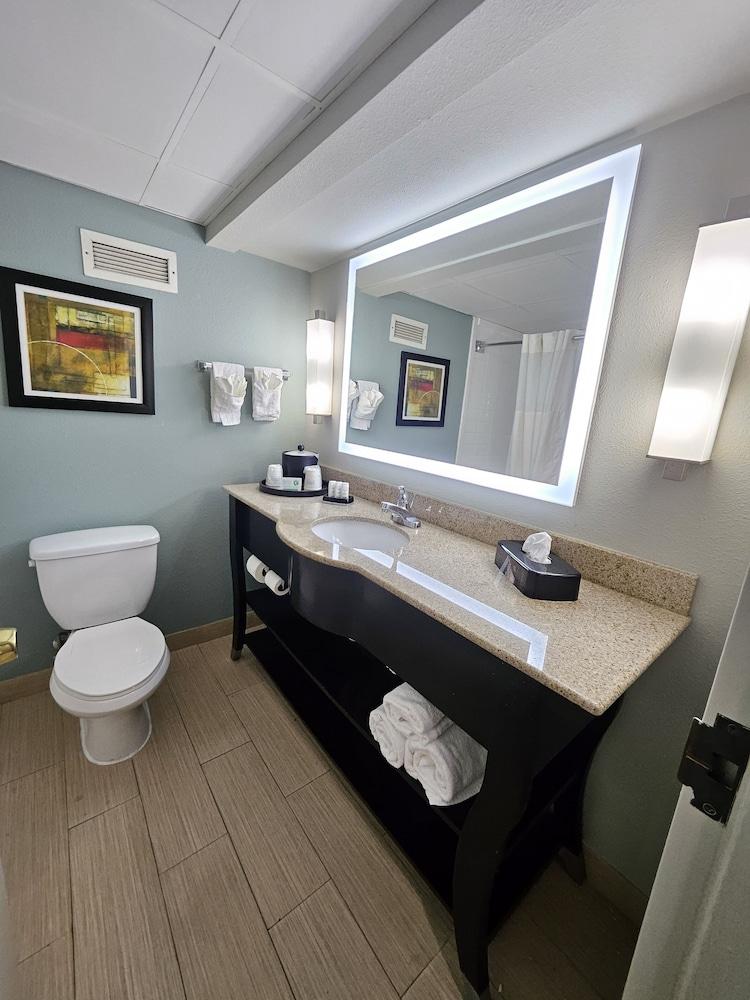 Wingate by Wyndham Greensboro/Coliseum photo 29