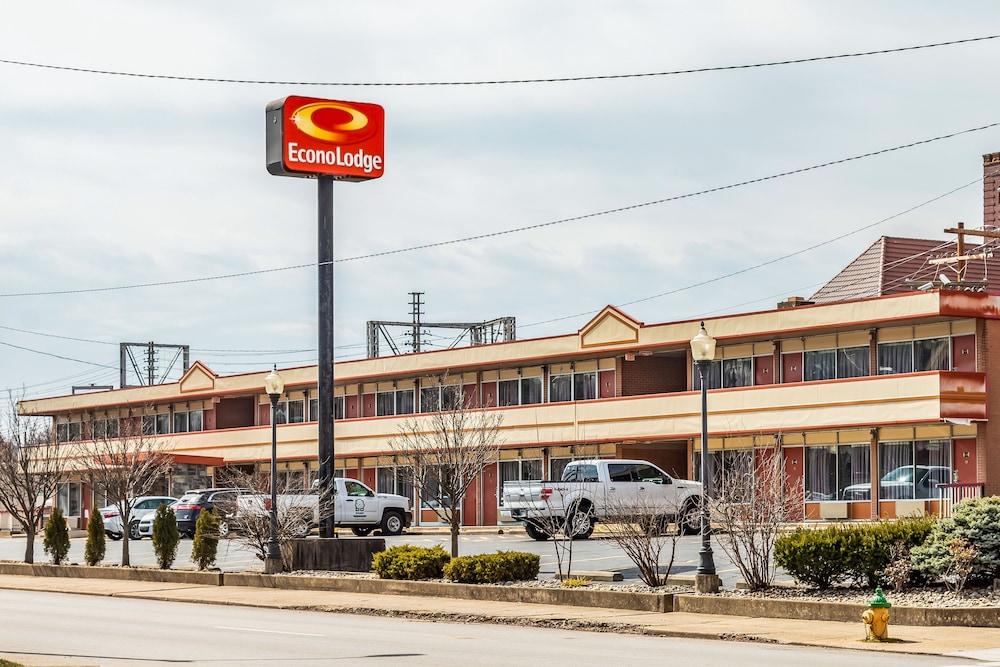 Econo Lodge Zanesville Downtown photo 32