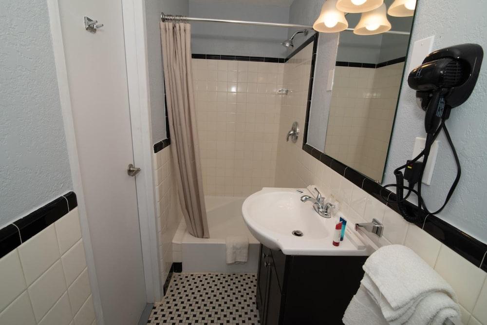 The Minuteman Inn photo 14