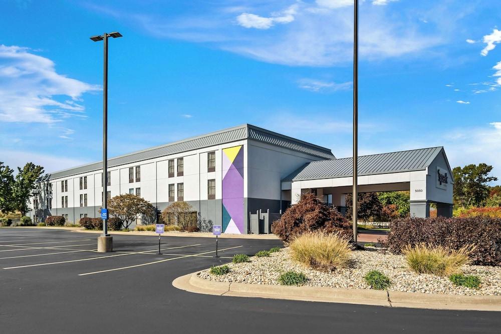 Spark by Hilton Stevensville photo 70