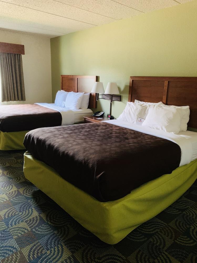 AmericInn by Wyndham Kewanee photo 99