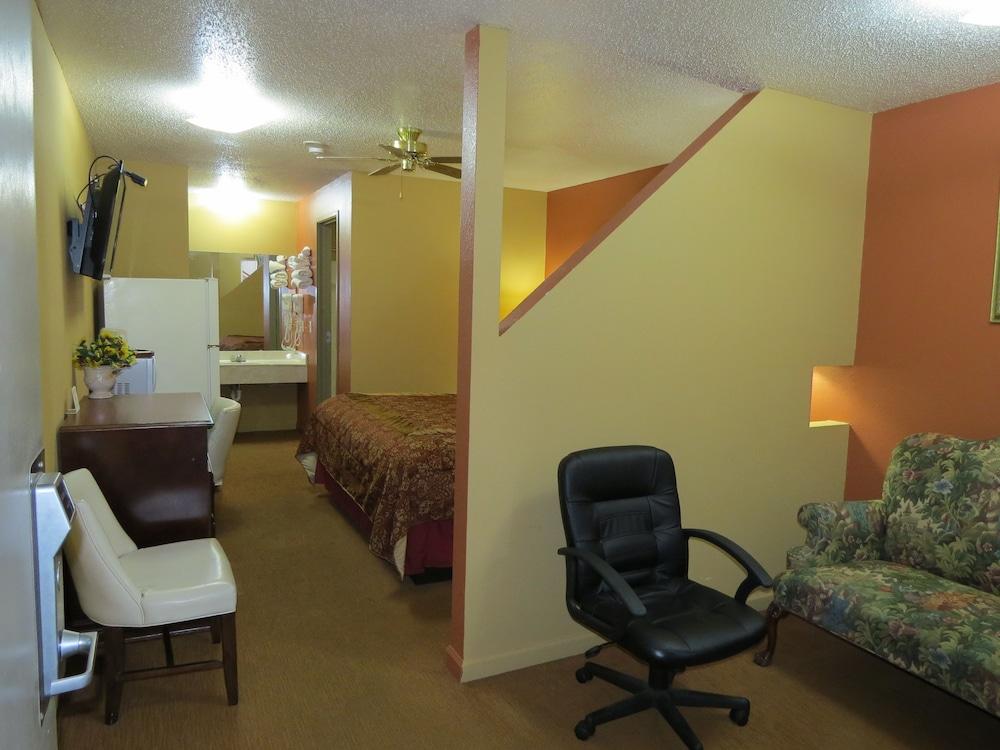 First Western Inn Caseyville photo 37