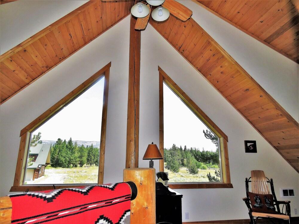 The Hideaway Hostel near Yellowstone photo 12