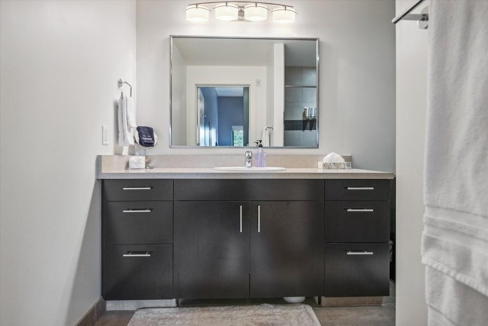 Violet Suites PDX photo 2