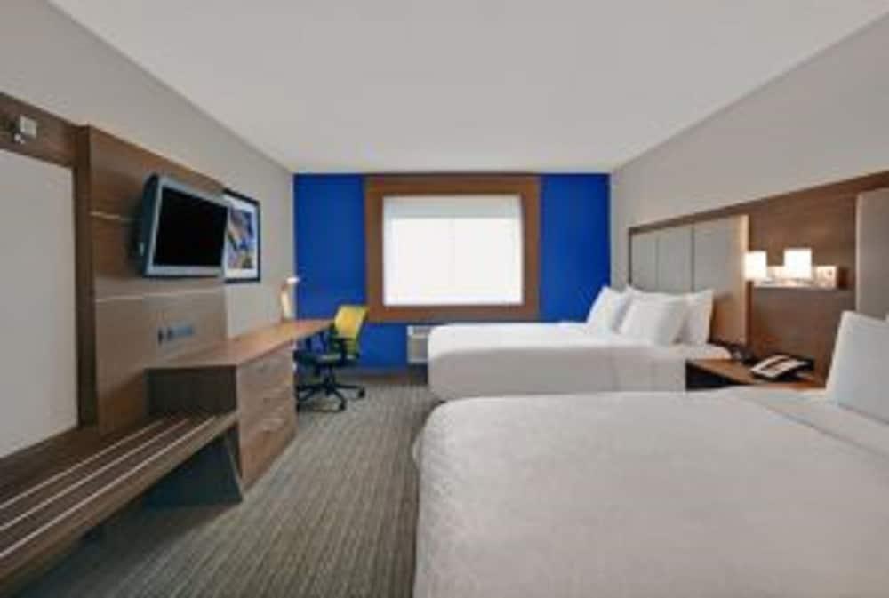Holiday Inn Express & Suites Detroit Dearborn by IHG photo 10