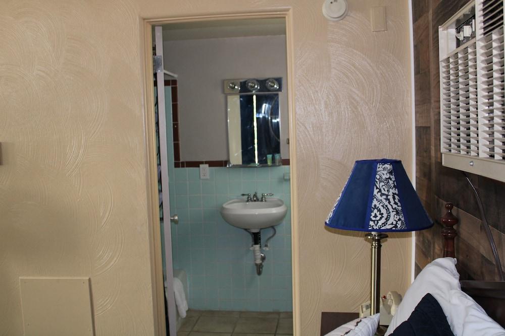Lockview Motel photo 30