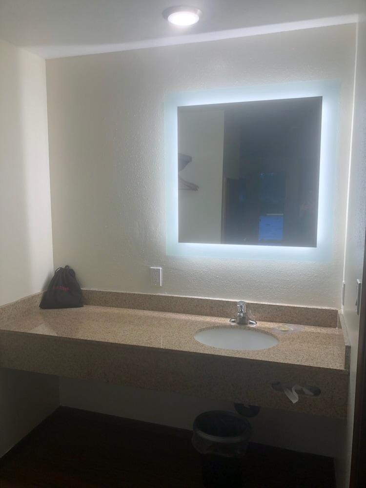 Red Lion Inn & Suites La Pine photo 11