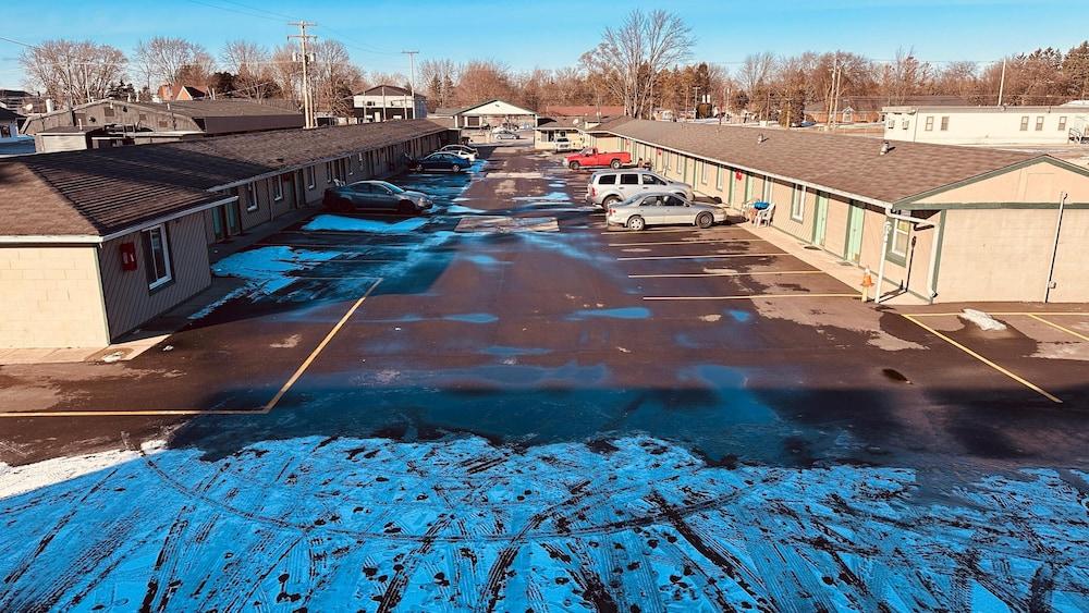 Curry’s Motel by OYO Saginaw MI photo 9