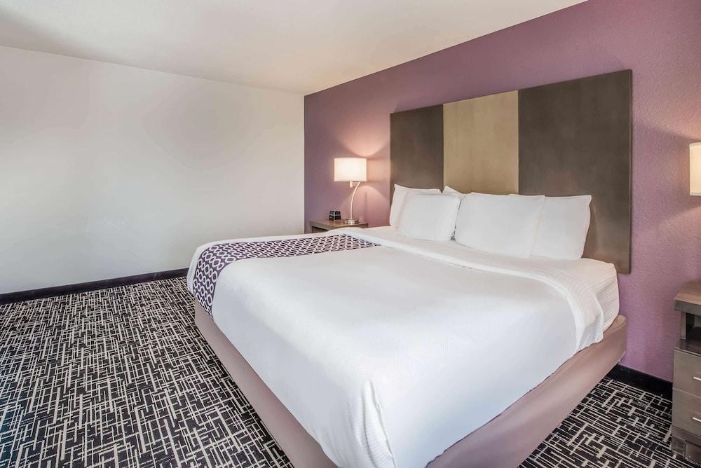 La Quinta Inn & Suites by Wyndham Fairborn Wright-Patterson photo 15