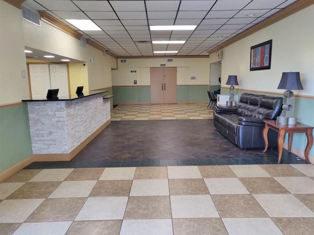 Columbus Grand Hotel & Banquet Center photo 2