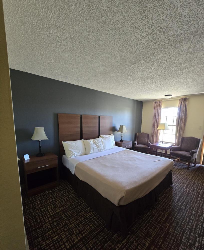 Econo Lodge Eagle Nest photo 25
