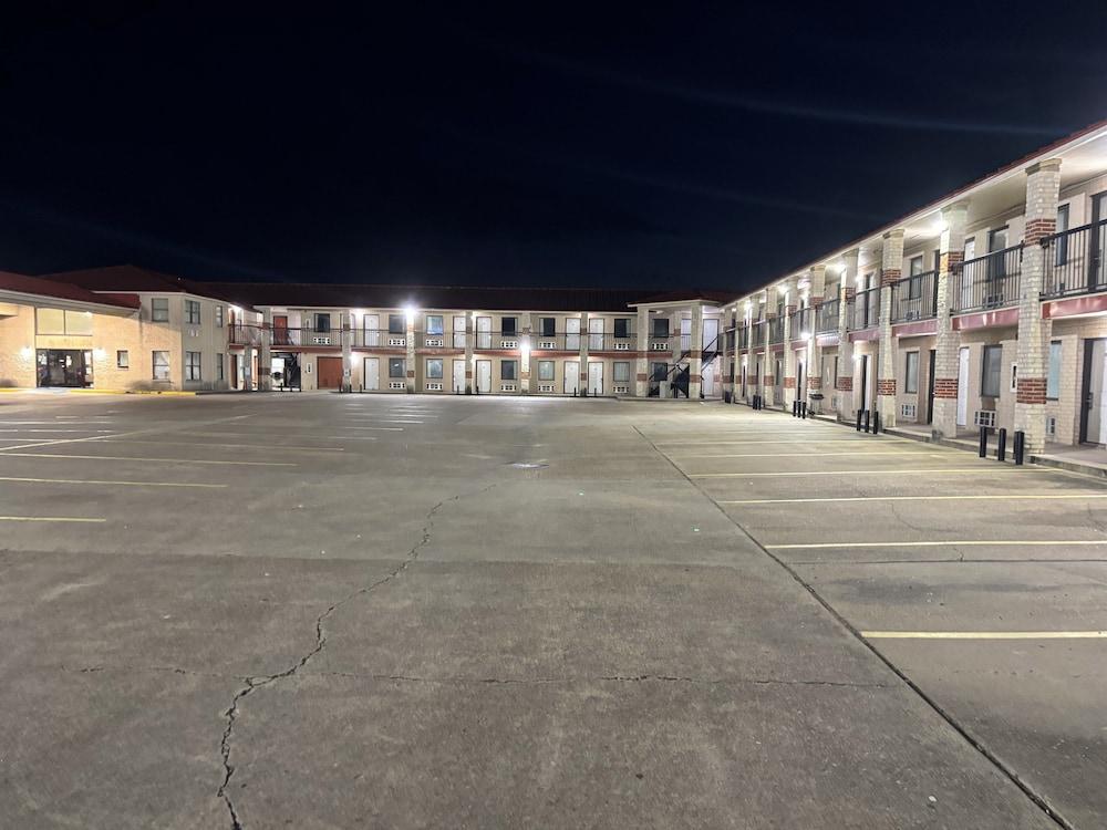 Cameron Inn & suites photo 13