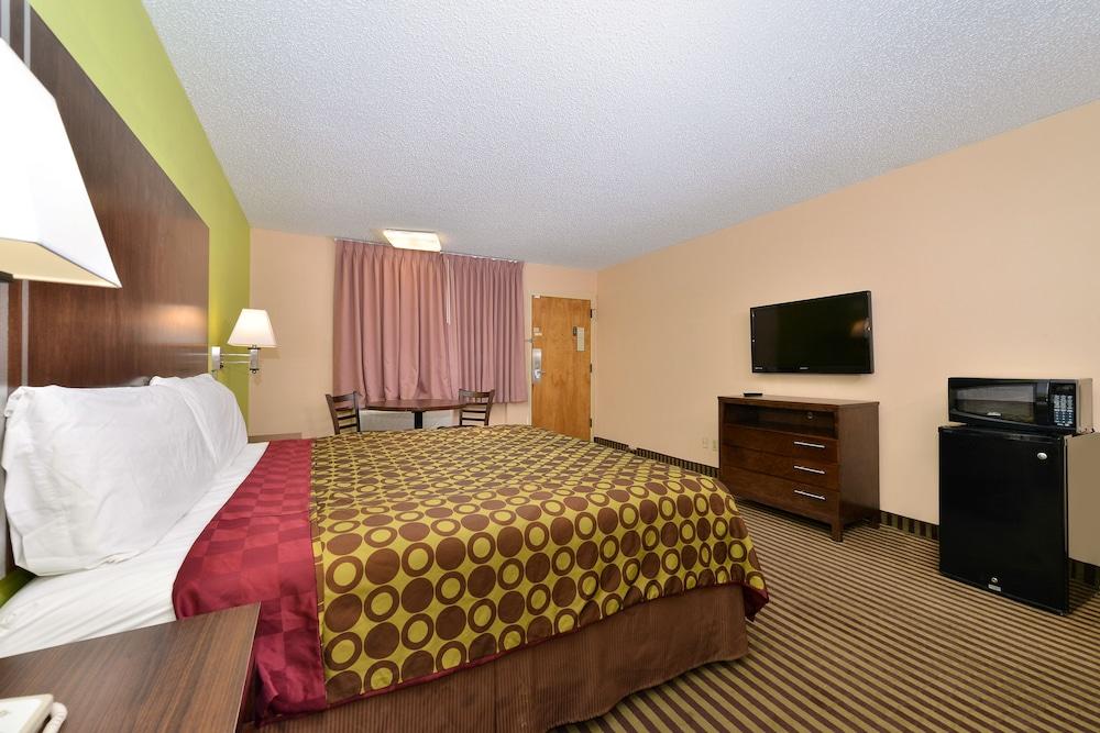 Frontier Motel photo 12