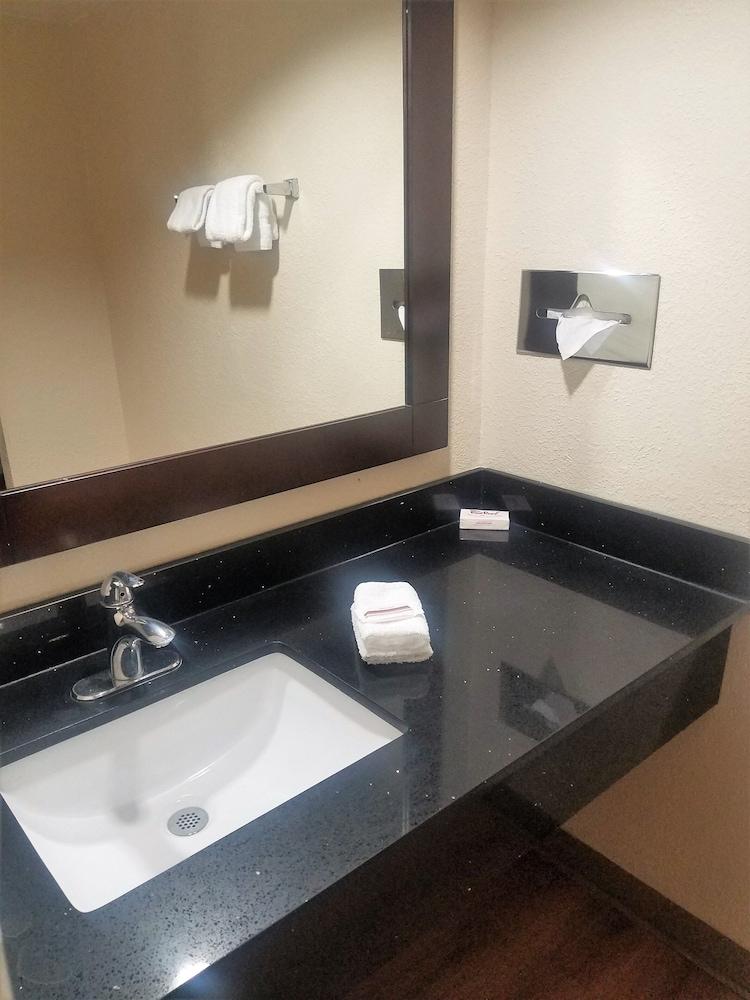 Red Roof Inn & Suites Houston - Hobby Airport photo 9