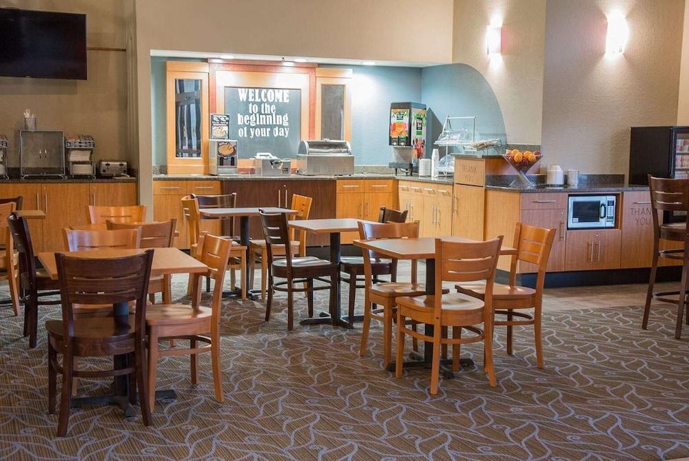 AmericInn by Wyndham Mounds View Minneapolis photo 28