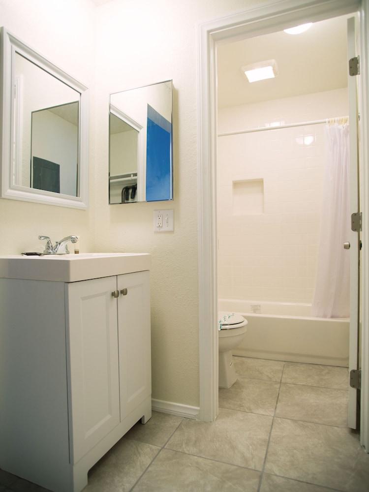 Siegel Slots and Suites photo 6