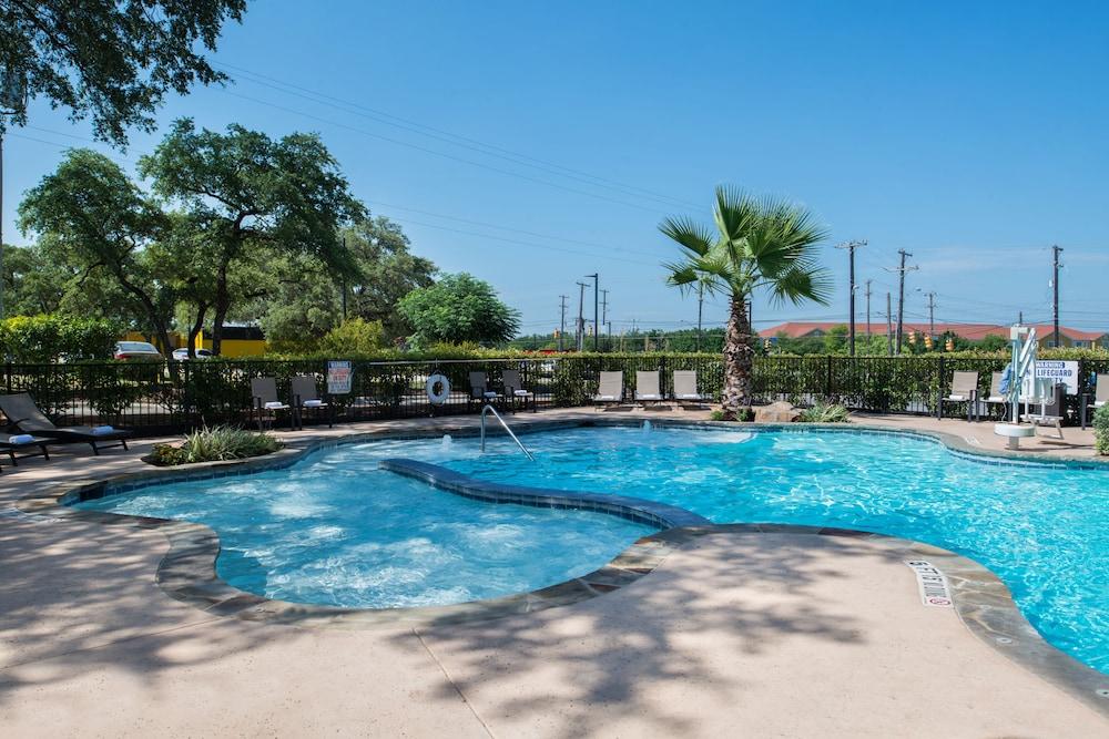 Holiday Inn Express & Suites San Antonio Medical-Six Flags by IHG photo 65