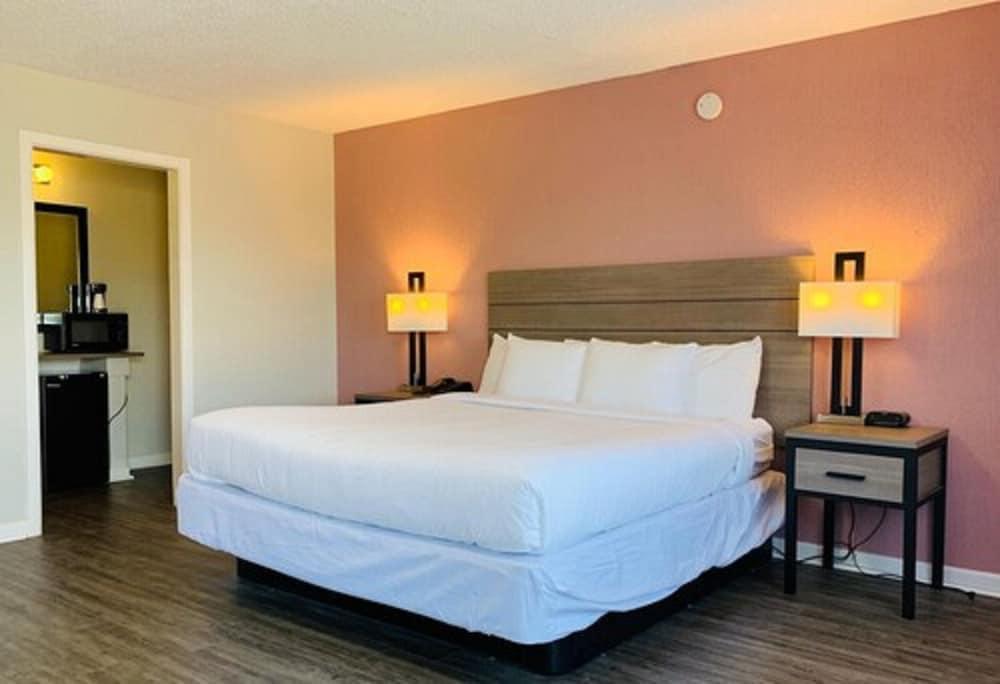 Econo Lodge Inn & Suites Abilene East District photo 13