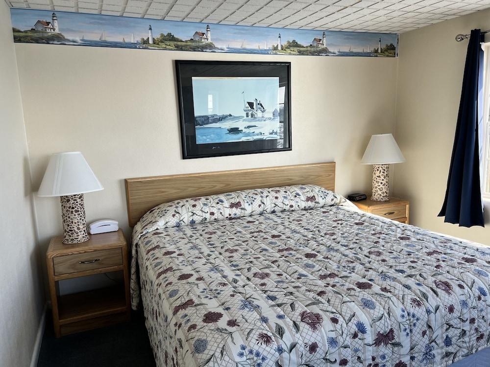 The Shoreline Inn photo 37