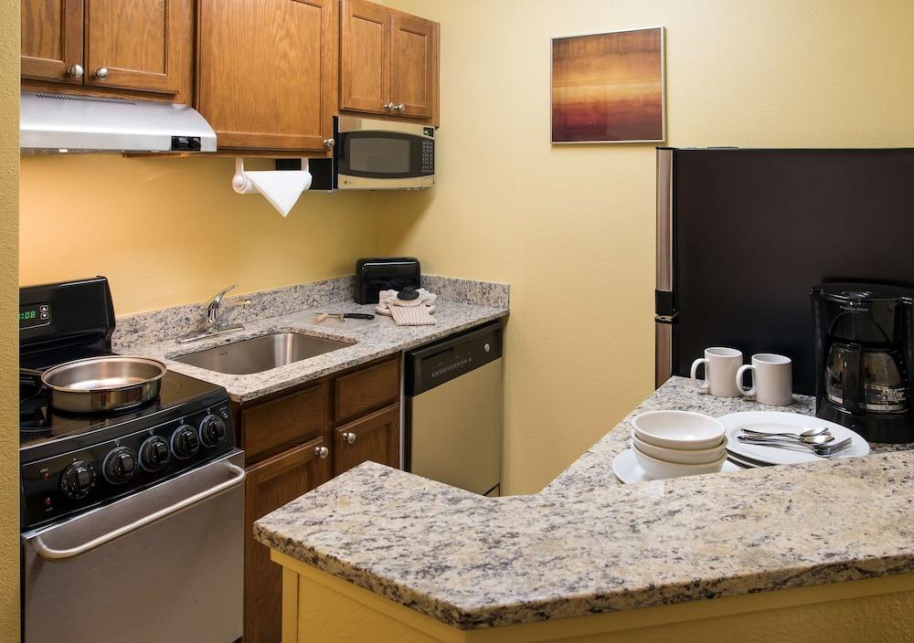 Sonesta Simply Suites Detroit Novi photo 31