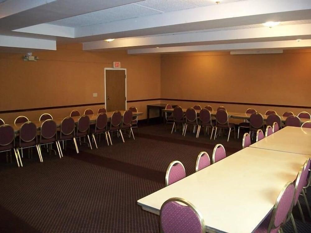 Lexington Inn & Suites NW Chicago Elgin photo 13