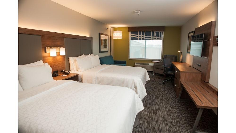Holiday Inn Express & Suites Norfolk by IHG photo 3