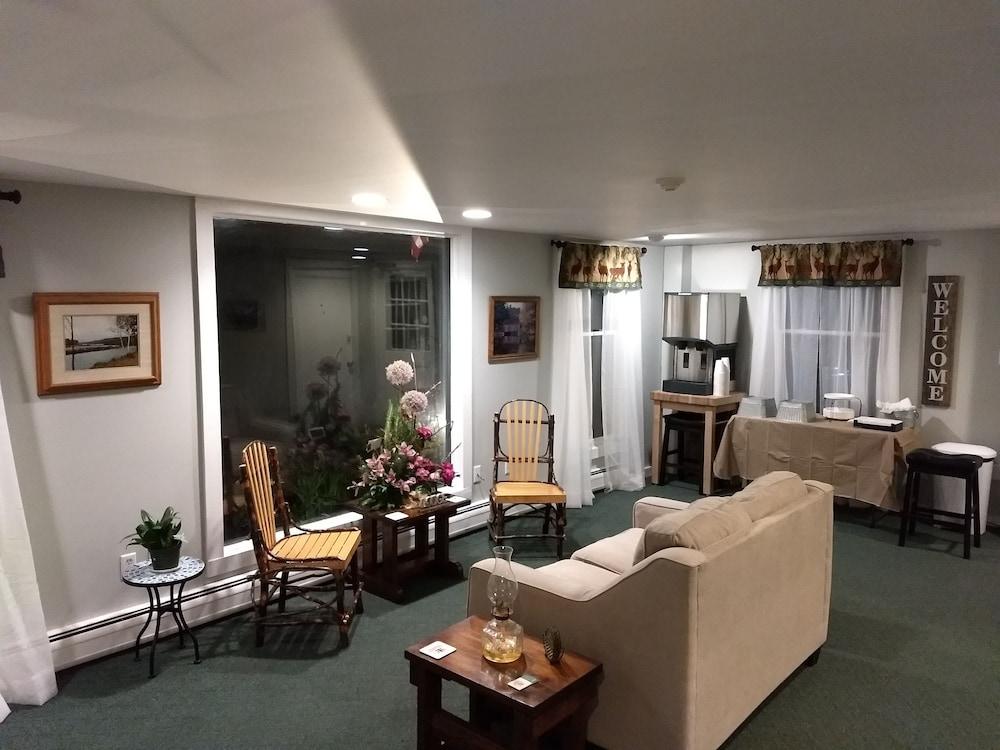 The Lodge at West River photo 37