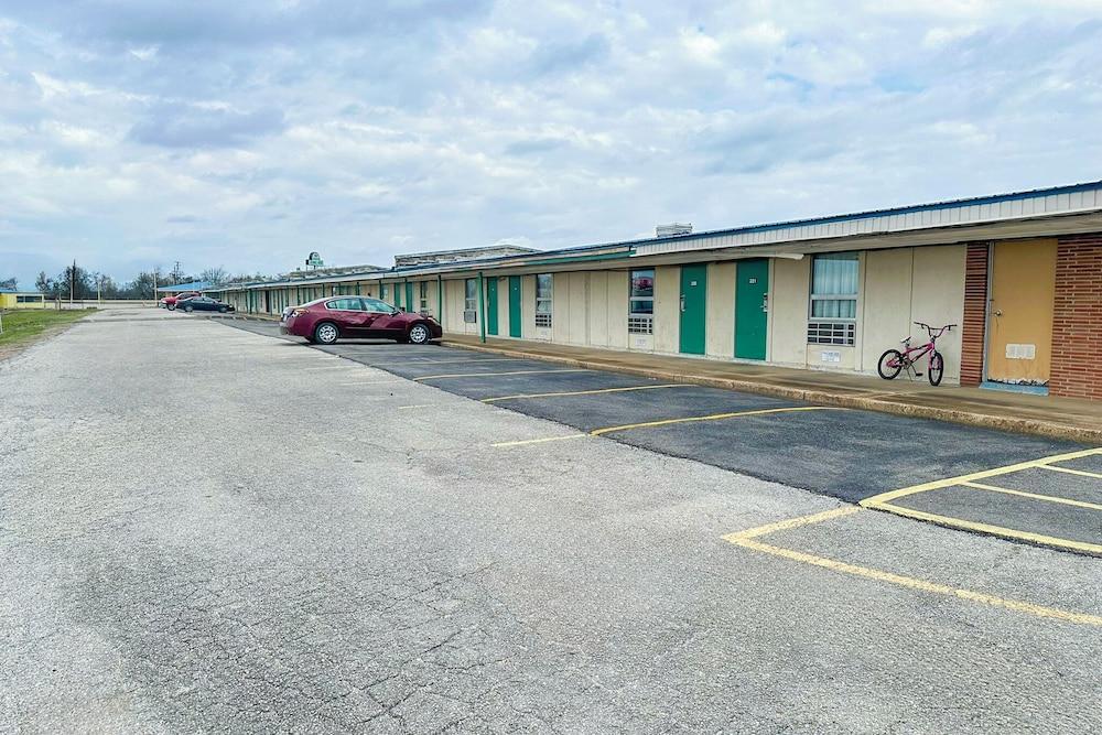Shamrock Kings Inn By Oyo Marked Tree I-555 photo 24