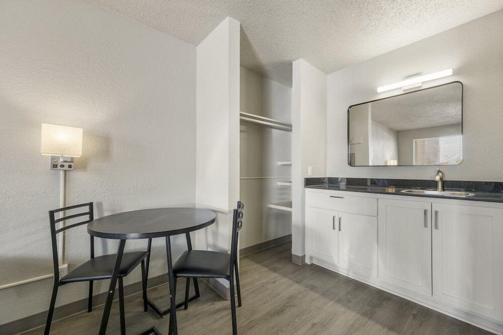 LTA Suites Brookside photo 9