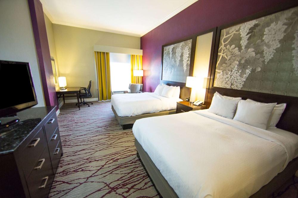 DoubleTree by Hilton Hotel Savannah Historic District photo 24