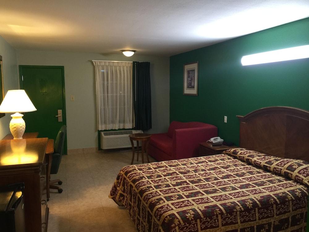 Texas Inn North Brownsville photo 3