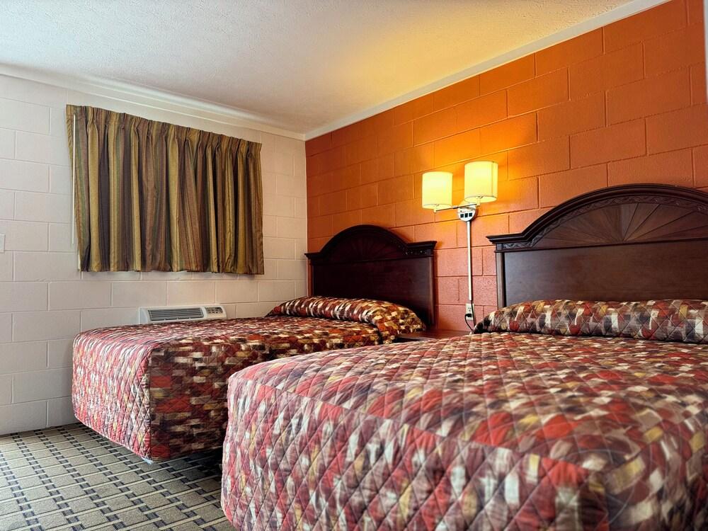 Economy Inn Crossville photo 9