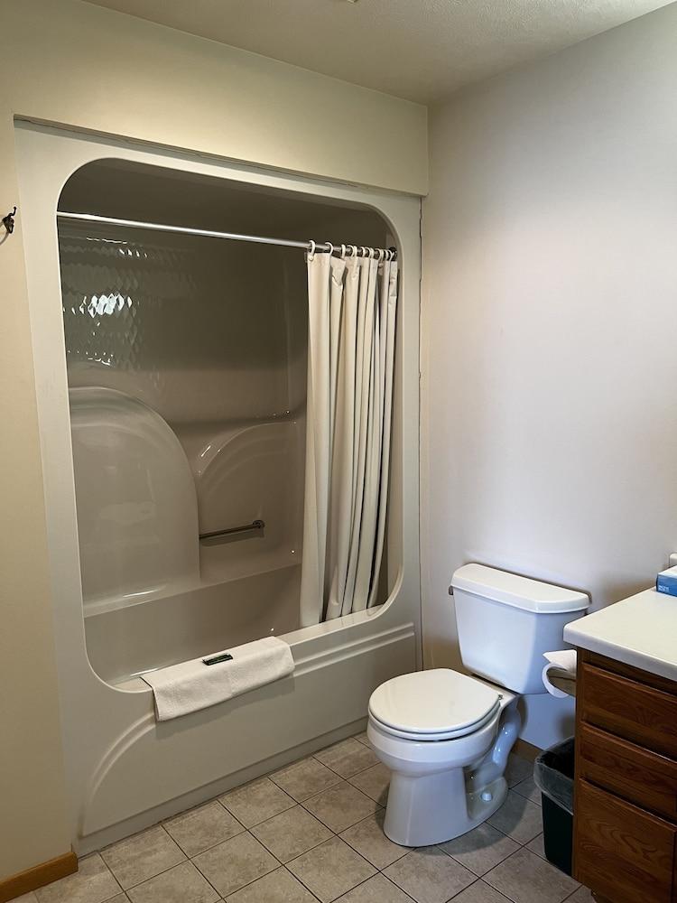 Budget Host Inn & Suites photo 25
