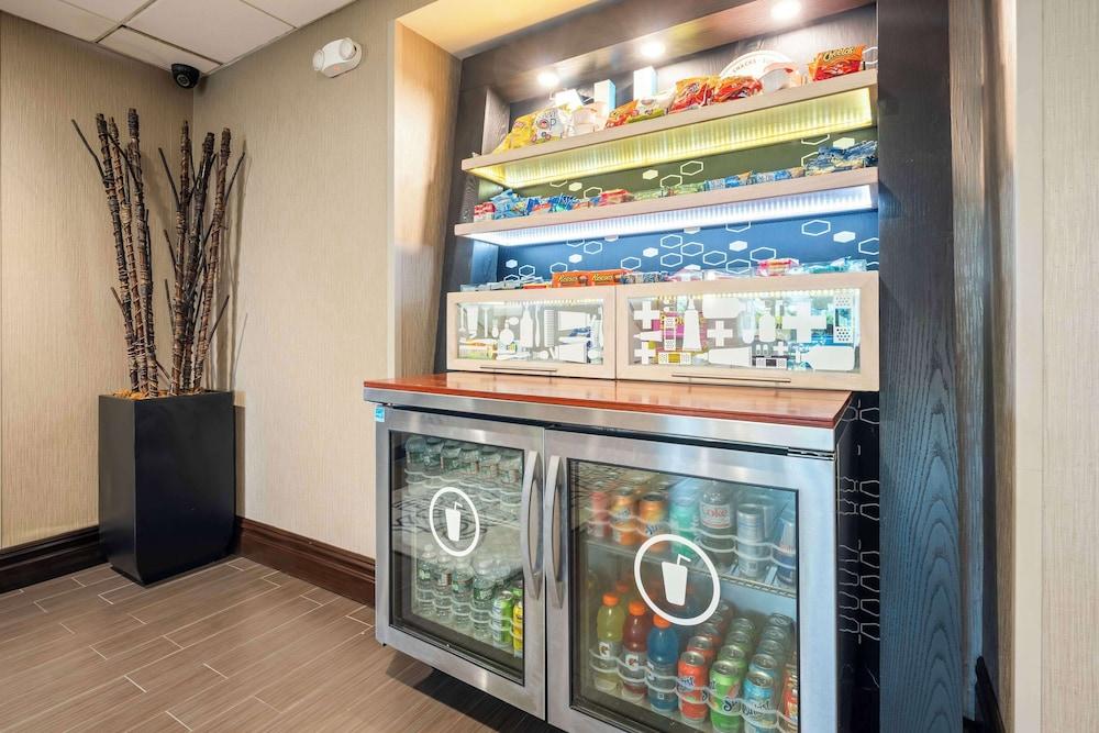 Hampton Inn Ridgefield Park photo 58
