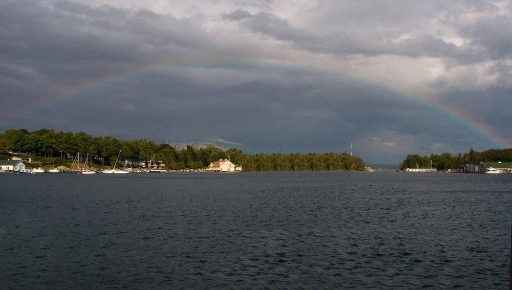 Edgewater Inn- Charlevoix photo 13
