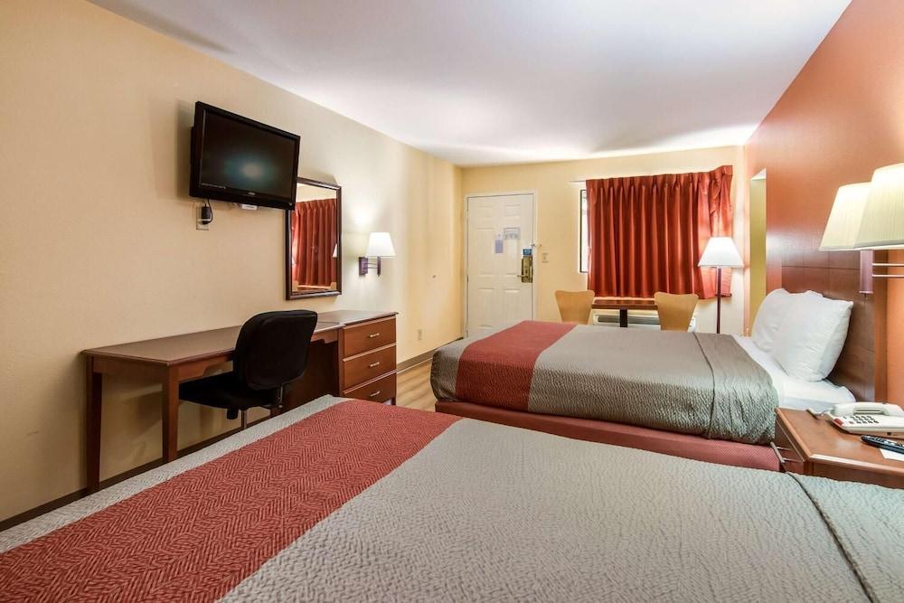Rodeway Inn & Suites photo 62