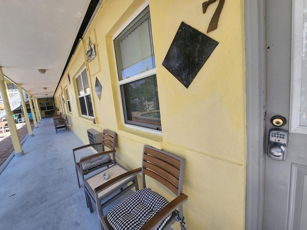 Silver Sands Motel photo 11